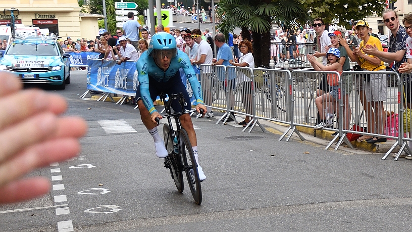 Davide BALLERINI.jpg - Davide BALLERINI il primo a partire perché ultimo della classifica, in quanto il suo compito era “scortare” Cavendish nel raggiungimento del suo record, compito svolto egregiamente, ma nella cronometro è stato troppo veloce, è arrivato 113° (sesto degli italiani!) piazzandosi 140° nella classifica finale del Tour e l’ultimo posto nella classifica generale è andato a Cavendish!